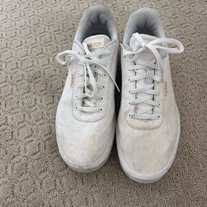 Adidas Court Shoes – White with Gold Logo – Size 9 1/2